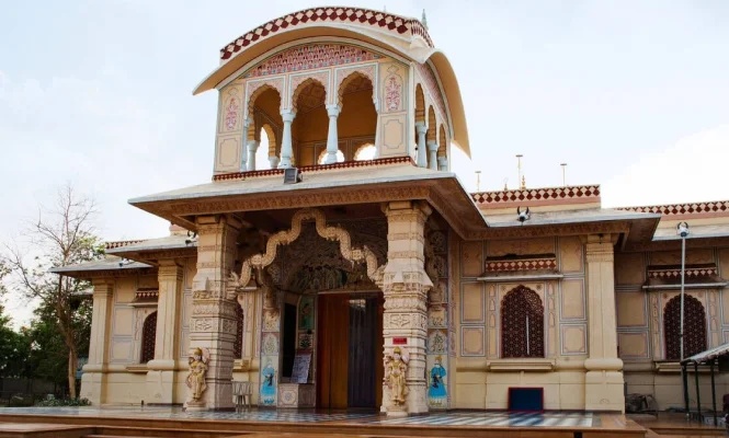 iskon-temple